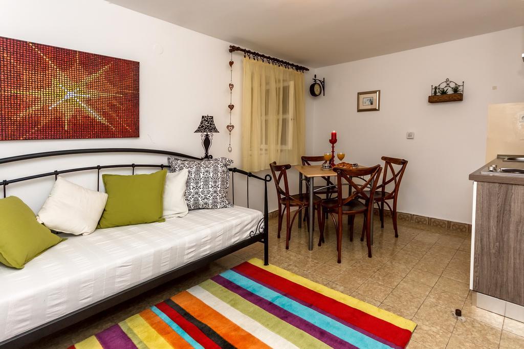 ספליט Apartment Dalmatian Cottage מראה חיצוני תמונה